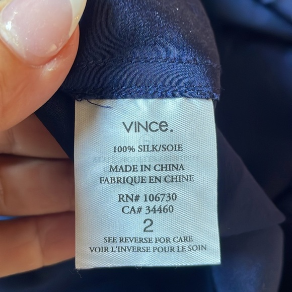 Vince Womens Silk Button Down blouse Size 2 Navy Classic Designer Luxury - Picture 2 of 10